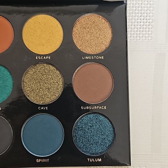 Hipdot Pressed Eyeshadow Palette 15 Beautiful Shades Green - Picture 6 of 16